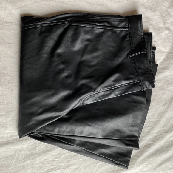 Babaton Leather Wide-Leg Cropped Pants - Picture 2 of 4